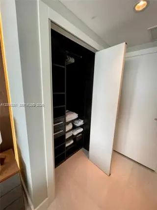 Propiedad en alquiler con 1 dormitorio y 1.5 baños en Miami