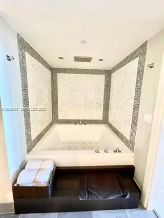 Propiedad en alquiler con 1 dormitorio y 1.5 baños en Miami