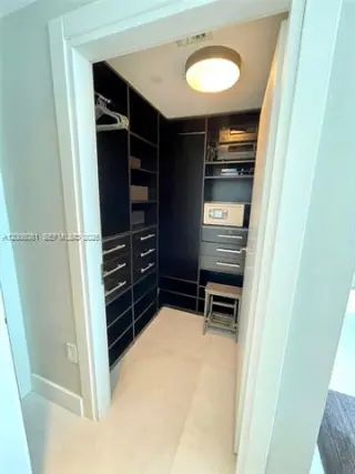Propiedad en alquiler con 1 dormitorio y 1.5 baños en Miami