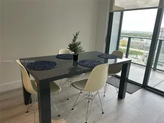 Propiedad en alquiler con 1 dormitorio y 1.5 baños en Miami