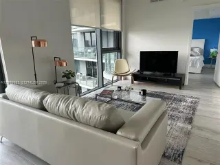 Propiedad en alquiler con 1 dormitorio y 1.5 baños en Miami