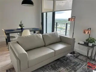 Propiedad en alquiler con 1 dormitorio y 1.5 baños en Miami