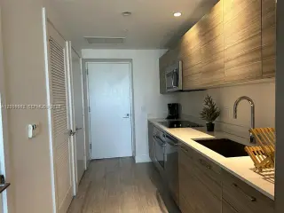 Propiedad en alquiler con 1 dormitorio y 1.5 baños en Miami