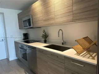 Propiedad en alquiler con 1 dormitorio y 1.5 baños en Miami