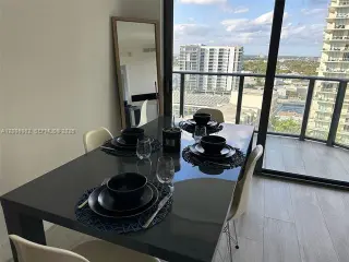 Propiedad en alquiler con 1 dormitorio y 1.5 baños en Miami