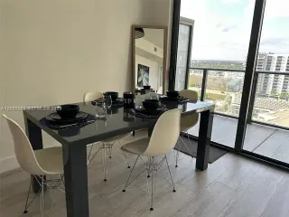 Propiedad en alquiler con 1 dormitorio y 1.5 baños en Miami