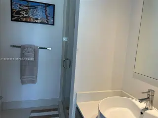 Propiedad en alquiler con 1 dormitorio y 1.5 baños en Miami