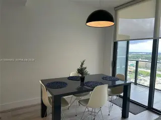 Propiedad en alquiler con 1 dormitorio y 1.5 baños en Miami