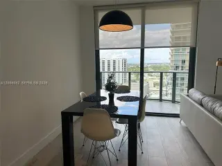 Propiedad en alquiler con 1 dormitorio y 1.5 baños en Miami