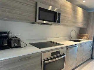 Propiedad en alquiler con 1 dormitorio y 1.5 baños en Miami