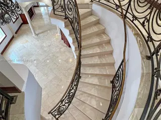 Propiedad en alquiler con 5 habitaciones y 3.5 baños en Miami Beach