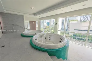 Propiedad en alquiler con 3 habitaciones y 2.5 baños en Miami