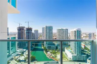 Propiedad en alquiler con 3 habitaciones y 2.5 baños en Miami