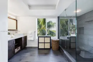 Propiedad en alquiler con 1 dormitorio y 1.5 baños en Miami Beach