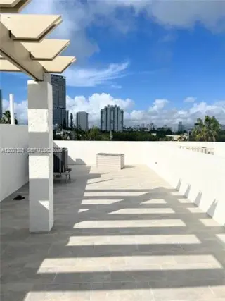 Propiedad en alquiler con 1 dormitorio y 1.5 baños en Miami Beach