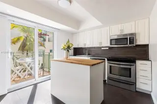 Propiedad en alquiler con 1 dormitorio y 1.5 baños en Miami Beach