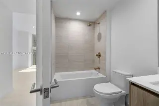 Propiedad en alquiler con 3 habitaciones y 3 baños en Miami