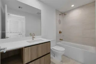 Propiedad en alquiler con 3 habitaciones y 3 baños en Miami