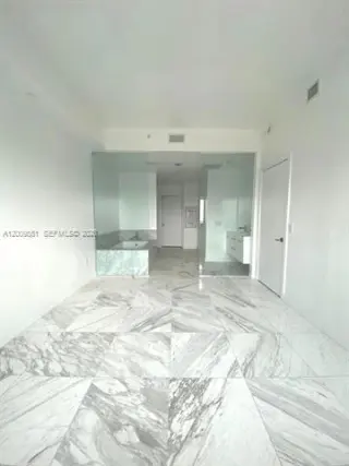 Propiedad en alquiler con 2 habitaciones y 3 baños en Miami