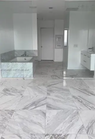 Propiedad en alquiler con 2 habitaciones y 3 baños en Miami