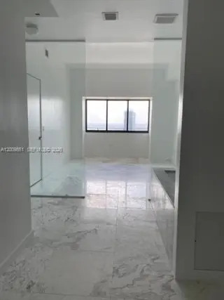Propiedad en alquiler con 2 habitaciones y 3 baños en Miami