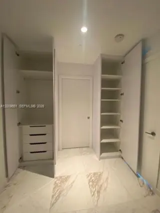 Propiedad en alquiler con 2 habitaciones y 3 baños en Miami