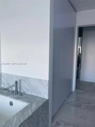 Propiedad en alquiler con 2 habitaciones y 3 baños en Miami