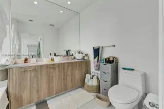 Propiedad en alquiler con 1 dormitorio y 1.5 baños en Miami