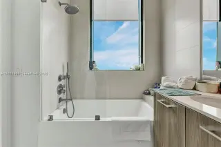 Propiedad en alquiler con 1 dormitorio y 1.5 baños en Miami