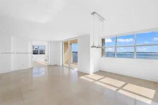 Propiedad en alquiler con 3 habitaciones y 2 baños en Miami
