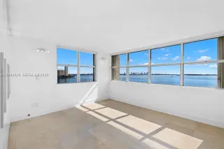 Propiedad en alquiler con 3 habitaciones y 2 baños en Miami