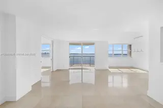Propiedad en alquiler con 3 habitaciones y 2 baños en Miami