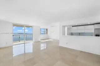 Propiedad en alquiler con 3 habitaciones y 2 baños en Miami