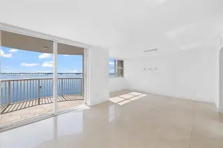 Propiedad en alquiler con 3 habitaciones y 2 baños en Miami