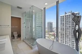 Propiedad en alquiler con 3 habitaciones y 3 baños en Miami
