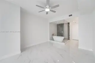Propiedad en alquiler con 1 dormitorio y 2 baños en Miami