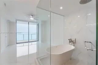 Propiedad en alquiler con 1 dormitorio y 2 baños en Miami