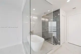 Propiedad en alquiler con 1 dormitorio y 2 baños en Miami