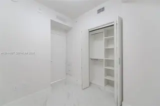 Propiedad en alquiler con 1 dormitorio y 2 baños en Miami