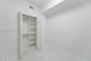 Propiedad en alquiler con 1 dormitorio y 2 baños en Miami
