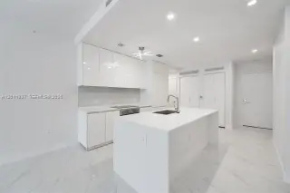 Propiedad en alquiler con 1 dormitorio y 2 baños en Miami