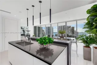 Propiedad en alquiler con 3 habitaciones y 3.5 baños en Miami