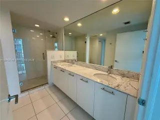 Propiedad en alquiler con 2 habitaciones y 2 baños en Miami