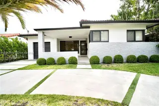 Propiedad en alquiler con 4 habitaciones y 3 baños en Surfside