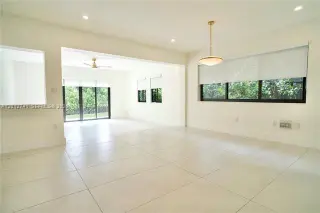 Propiedad en alquiler con 4 habitaciones y 3 baños en Surfside