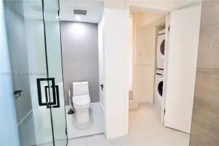 Propiedad en alquiler con 4 habitaciones y 3 baños en Surfside