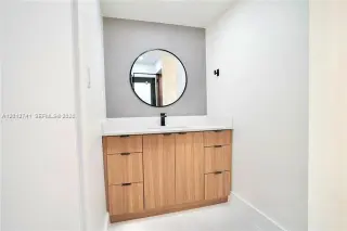 Propiedad en alquiler con 4 habitaciones y 3 baños en Surfside
