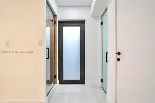 Propiedad en alquiler con 4 habitaciones y 3 baños en Surfside