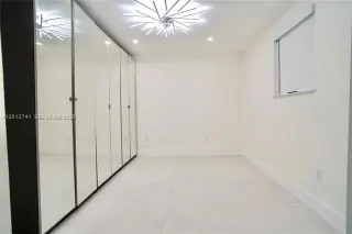Propiedad en alquiler con 4 habitaciones y 3 baños en Surfside