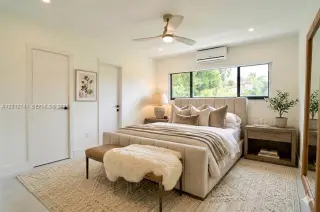 Propiedad en alquiler con 4 habitaciones y 3 baños en Surfside